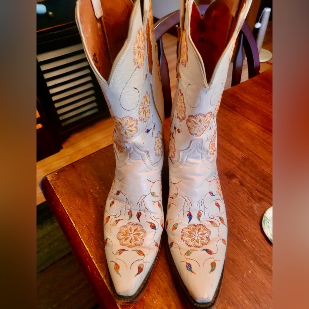 Luchesse 1883 Vintage White Leather Flower Print Cowboy Boots